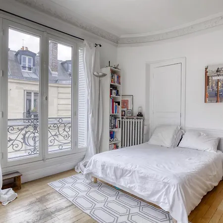 3 Marais 4 *
